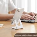 Miniatyrbillede 4 af 5: Hvidt mobil- og tabletstativ | Sengeborde/borde/universalstøtte | Til iPhone, iPad – sødt og praktisk design