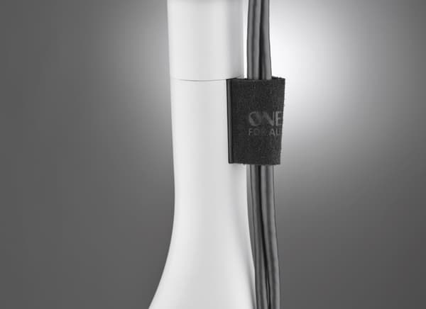 One For All WM7462 - Designgolvstativ för 32-65" TV-apparater, vit metall