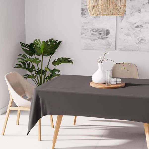 Rektangulär duk mot fläckar 160x270 cm ALIX antracit, av Soleil d'ocher. Den enkla Alix-duken kommer att klä upp ditt bord snyggt