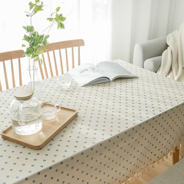 INF Blomsterdug i bomuld med kvaster