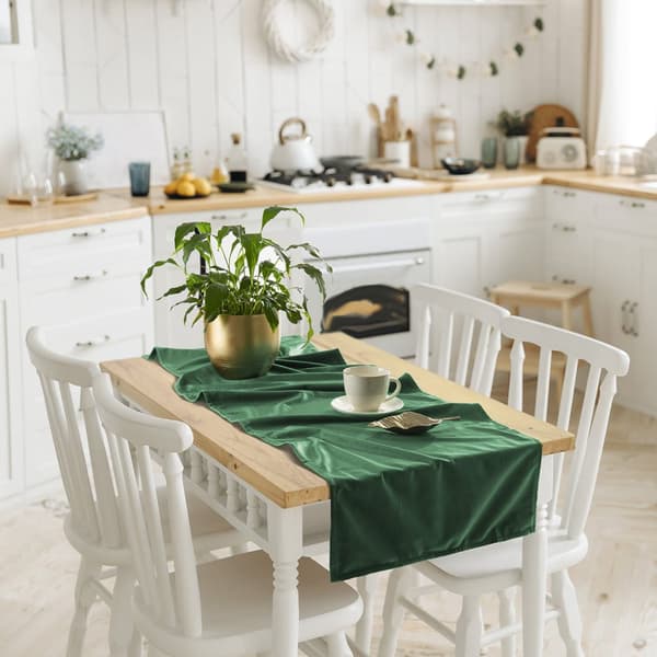 Dekorativ bordløber SOFT 40x140 fløjlsflaskegrøn