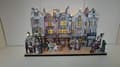 Miniatyrbild 2 av 9: Story Street – En liten litterär High Street modell byscen Lägg till LED ljus