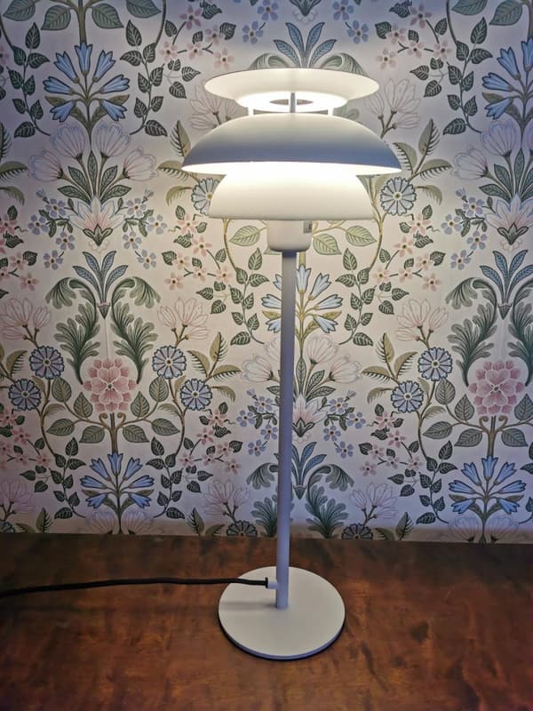 Bordslampa Flora Vit 55 cm - Eklunds Metall