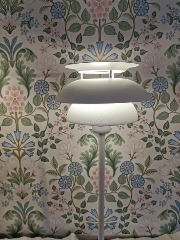 Bordslampa Flora Vit 55 cm - Eklunds Metall
