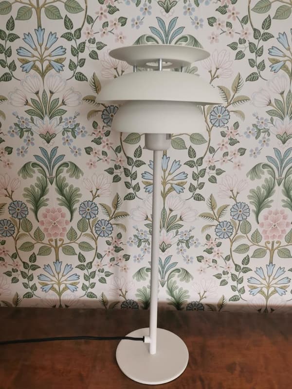 Bordslampa Flora Vit 55 cm - Eklunds Metall