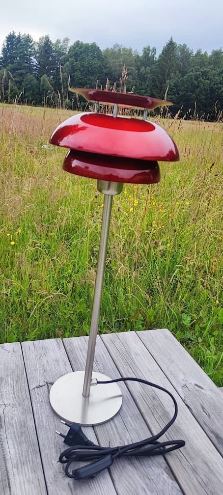 Bordslampa Flora Chiliröd 55 cm - Eklunds Metall