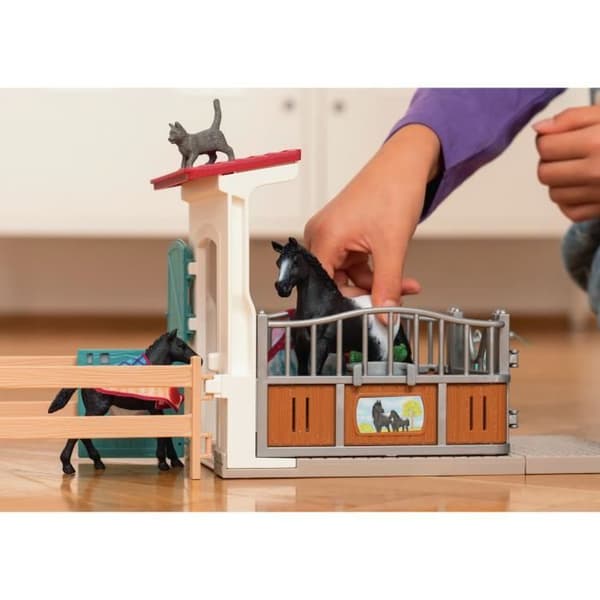Hevoskopissa tamma ja varsa, Schleich-pakkauksessa 34 elementtiä, mukaan lukien 2 Schleich-hevosta, hahmolaatikko
