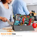 Miniatyrbild 7 av 9: iPad Air 13 1st Gen (2024) Fodral Tri-fold Graffiti