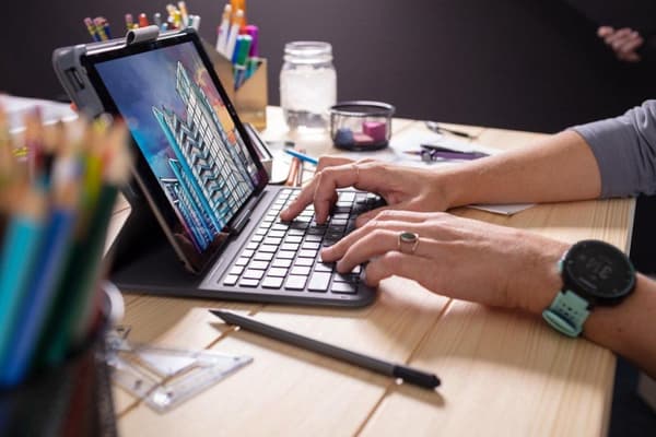 ZAGG Messenger Folio 2 - tastatur og folio-etui - Bluetooth - QWERTZ - Tysk - kultastatur, trækulshylster - til Apple 10,2" iPad (7. generation, 8. ge