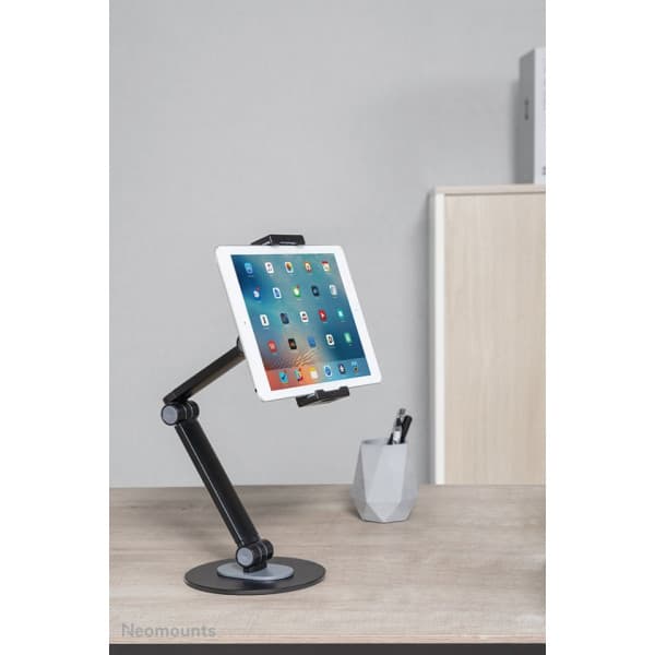 Neomounts by Newstar -yleismallinen tablet-teline nivelvarrella 4,7" - 12,9" tableteille, musta