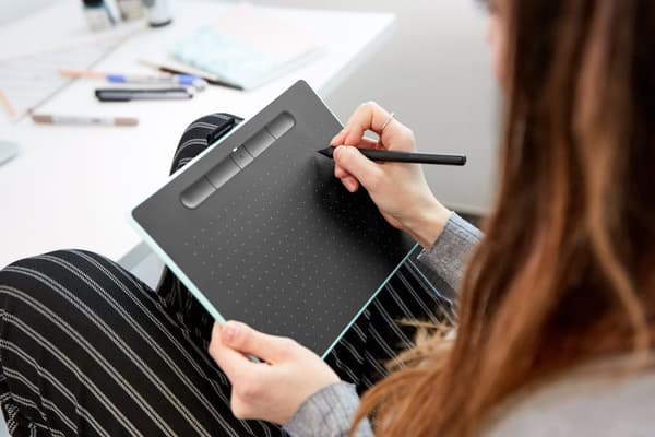 TABLETA grafica Wacom Intuos M, Bluetooth, Pistachio "CTL-6100WLE-N" (timbru verde 0.18 lei)
