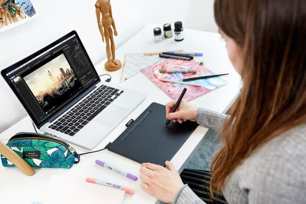 TABLETA grafica Wacom  Intuos M Bluetooth, Black "CTL-6100WLK-N" (timbru verde 0.18 lei)