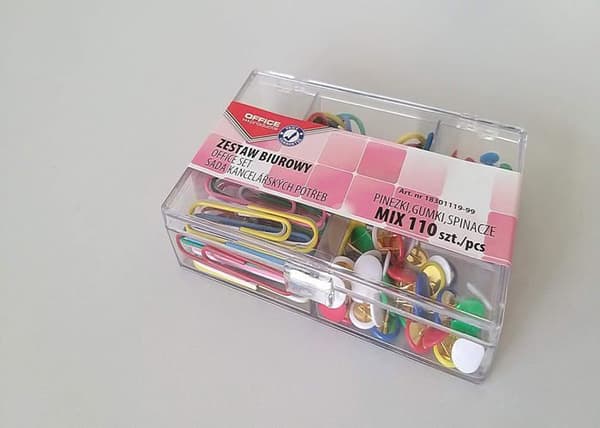 Knappnål - Unbekannt pin - 18301119-99 - Kontorsprodukter Paket med 110 sticknålar, gummiband och gem