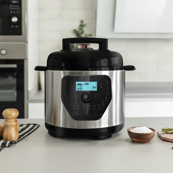 Cecotec 6-litre capacity programmable electric cooker with scale.