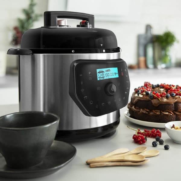 Cecotec 6-litre capacity programmable electric cooker with scale.
