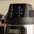 Miniatyrbild 4 av 5: Cecotec 6-litre capacity programmable electric cooker with fryer component and scale.