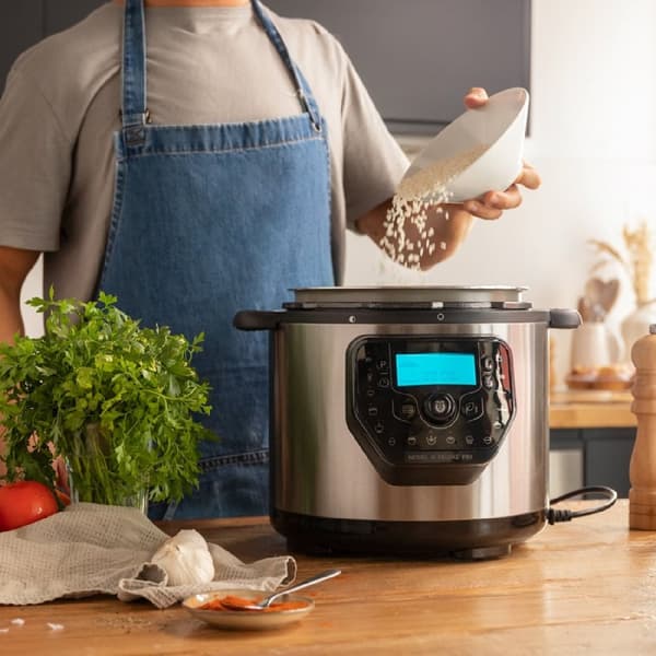 Cecotec 6-litre capacity programmable electric cooker with fryer component and scale.