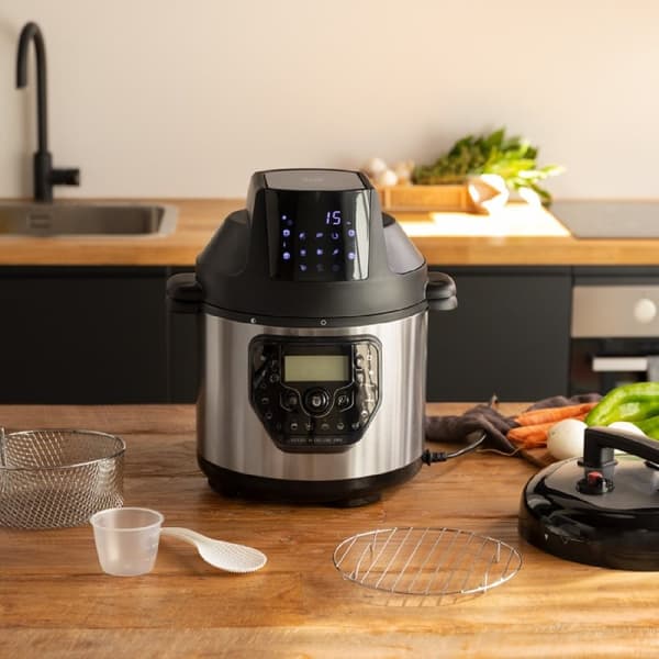 Cecotec 6-litre capacity programmable electric cooker with fryer component and scale.