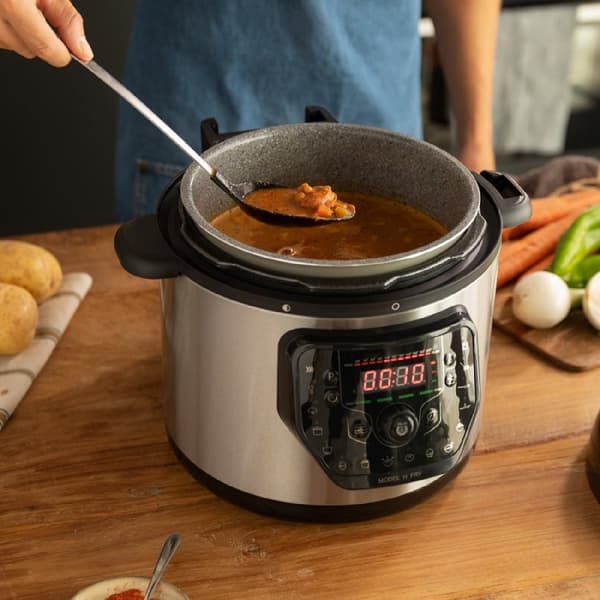 Cecotec 6-litre capacity programmable electric cooker with fryer component.
