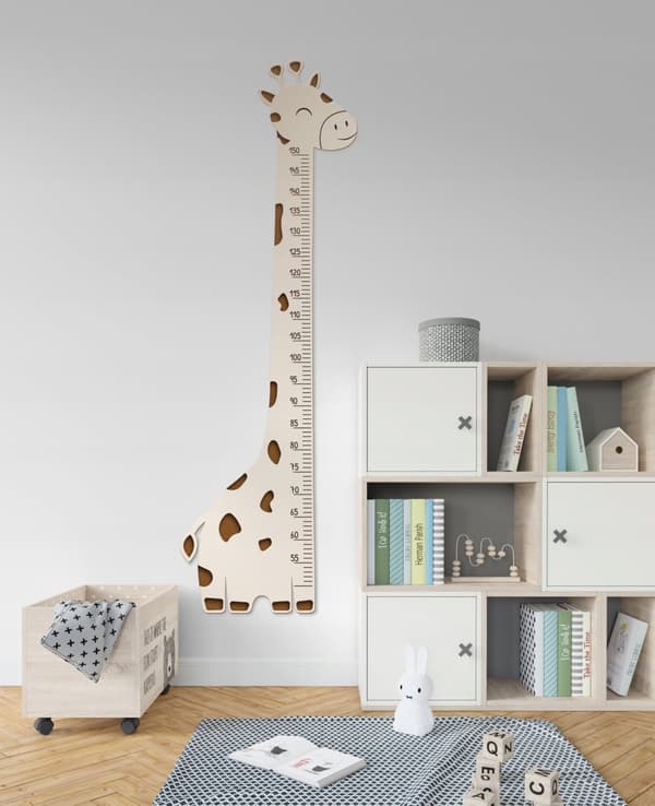 Trämått HÖJDMÅTT för barnvägg GIRAFFE gjord av plywood 150cm