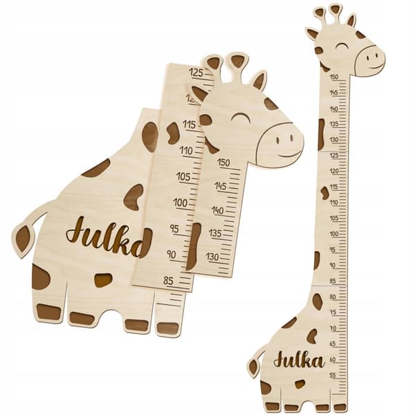 Höjdmätpinne i trä med NAMN på väggen för att mäta höjden Giraffe