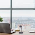 Miniatyrbillede 6 af 7: Celly Support Ghost Desk Magnetic Desktop Holder Grå