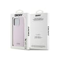 Pikkukuva 8 / 8: DKNY nestemäinen silikoninen pieni metallinen logo MagSafe - iPhone 15 Pro -kotelo (vaaleanpunainen)