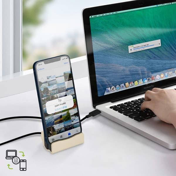 Dock för snabbladdning och synkronisering med Lightning-kontakt i guld