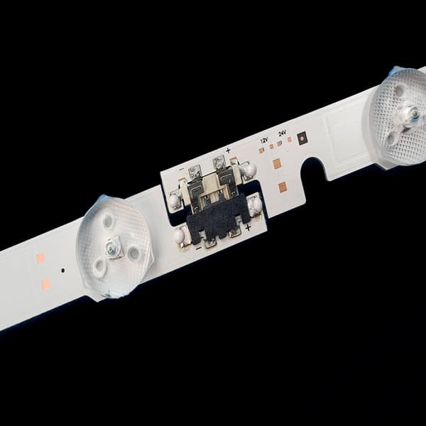 LED-taustavaloaukkosarja, 1150 mm pituus, 18 LED-helmeä, yhteensopiva useiden mallien kanssa