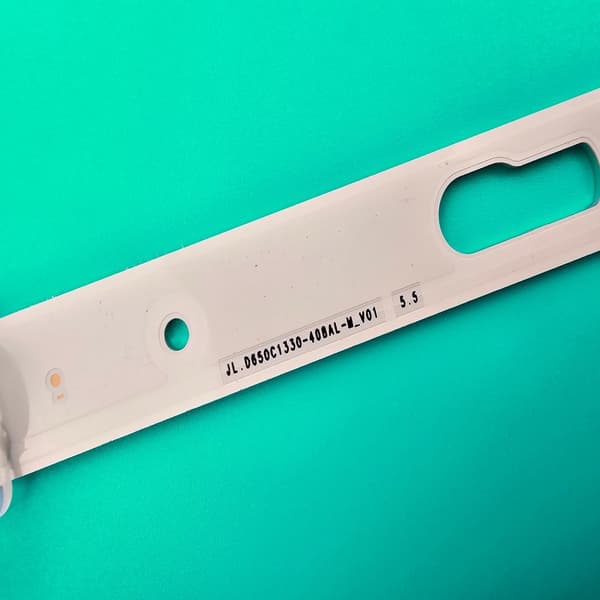 LED-taustavaloaukkonauha, 1303 mm pituus, 12 LEDiä per nauha, 3V jännite