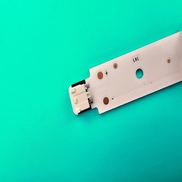 LED-taustavaloaukkonauha, 1303 mm pituus, 12 LEDiä per nauha, 3V jännite
