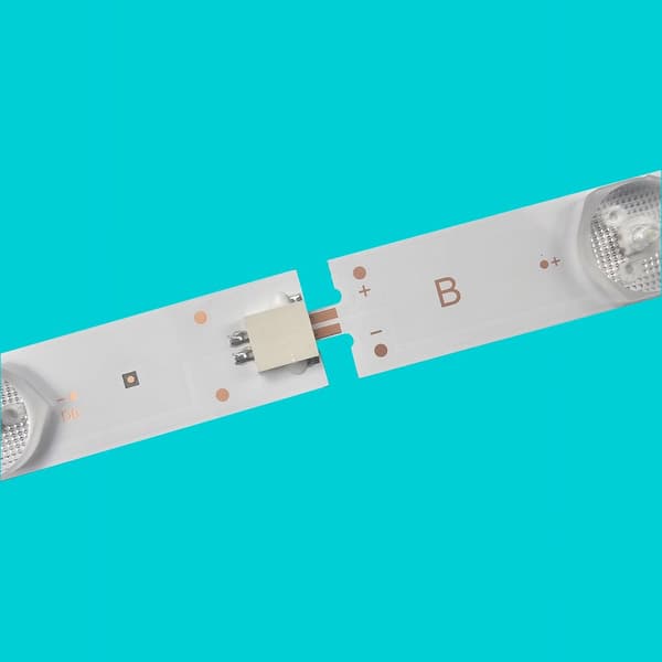 LED-bakgrundsbelysningsremsa, 713 mm längd, 6 V spänning, 9 LED-perlor per remsa