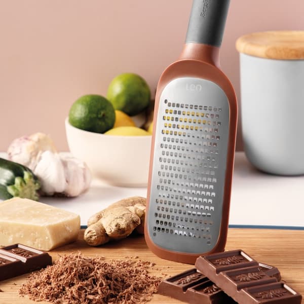 BergHOFF karkeaterinen raastin - ergonominen kahva, erittin terv ter ja kulhon urat juustolle, vihanneksille ja muulle.