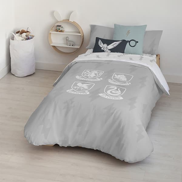 Play Fabrics Dynetæppe Med Knapper Hogwarts-skjolde Til 180 Seng 260x240 Cm