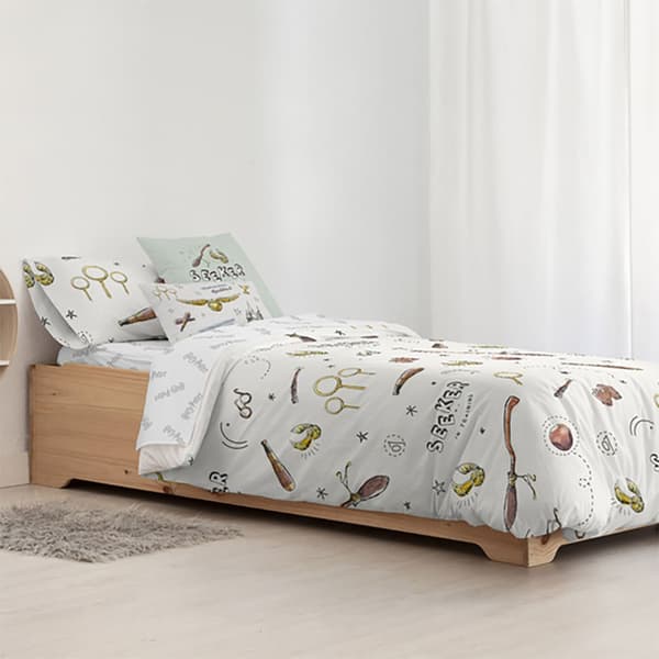 Play Fabrics Dynetæppe Med Knapper Quidditch Barn Til 90 Seng 155x220 Cm