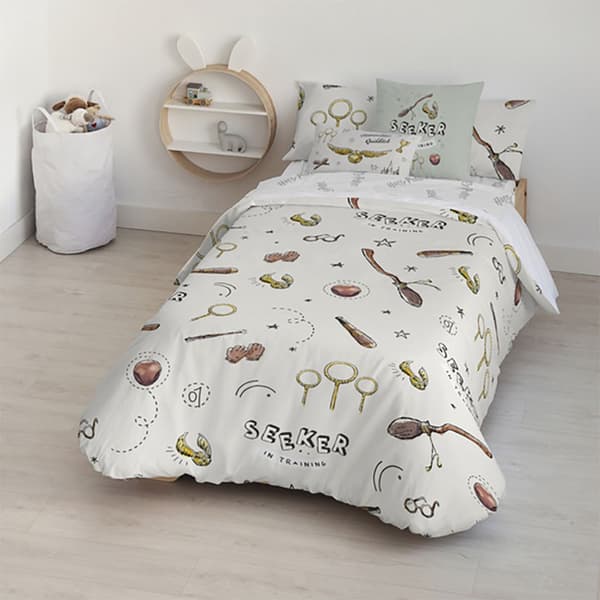 Play Fabrics Dynetæppe Med Knapper Quidditch Barn Til 90 Seng 155x220 Cm