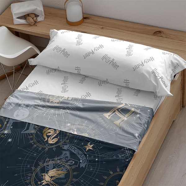 Play Fabrics Harry Potter Guldfärgat Lakanset Med Kudde Och Botten För Säng 105 Cm