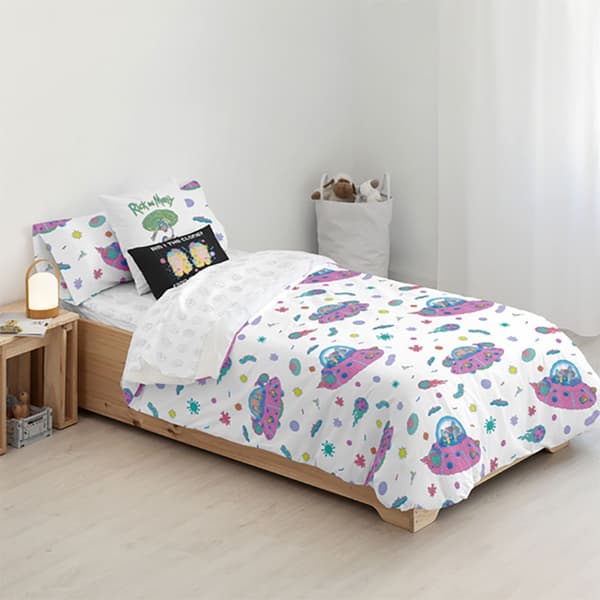 Play Fabrics Dynetæppe Med Knapper Universe Rick And Morty Til Seng 105 180x240 Cm