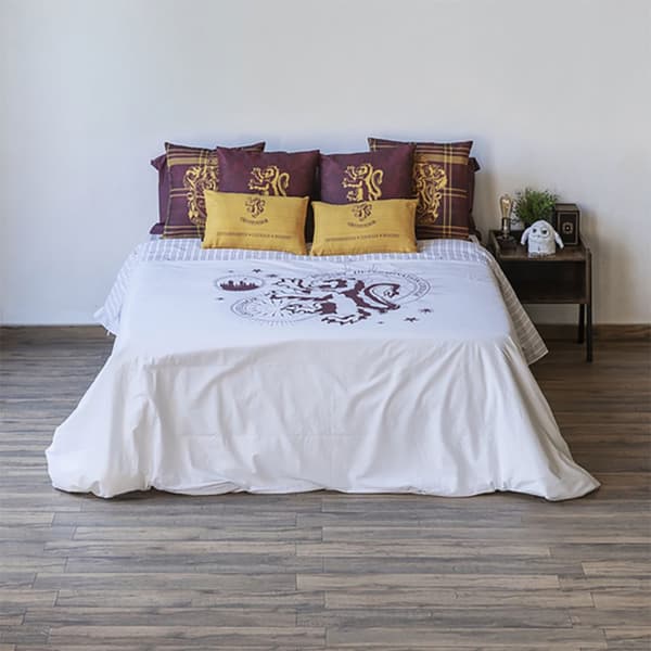 Play Fabrics Dynetæppe Med Knapper Gyffindor Stars Til Seng På 80 Cm 140x200 Cm