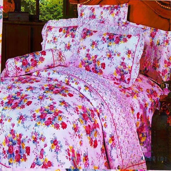 Elegant satin sängkläder set - Vita blommor på en rosa bakgrund