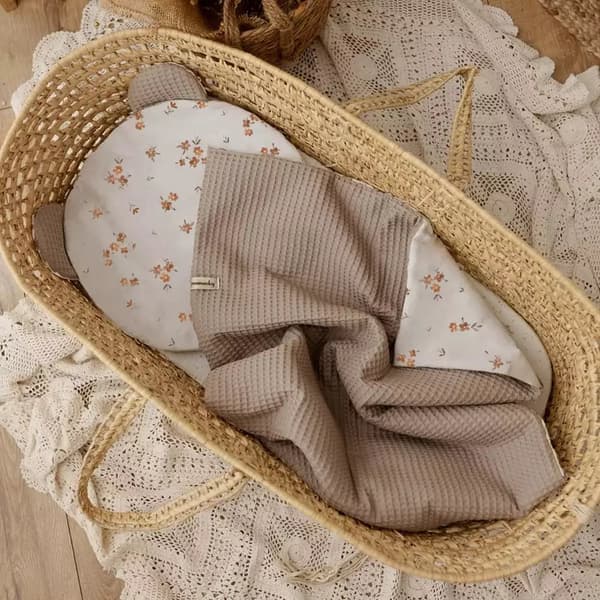 Täydellinen vauvan vuodevaatteet setti 75x100 Little Brown Flowers | Pähkinävohveli