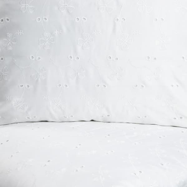 Vuodevaatteet | KARUMI | mikrokuituliina valkoinen brodeerattu | 220x200 + 2*50x60cm | 725128