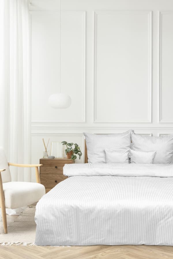 Sängset med vit damast, ränder 1 cm 220x200 +2x70x80 MATEX
