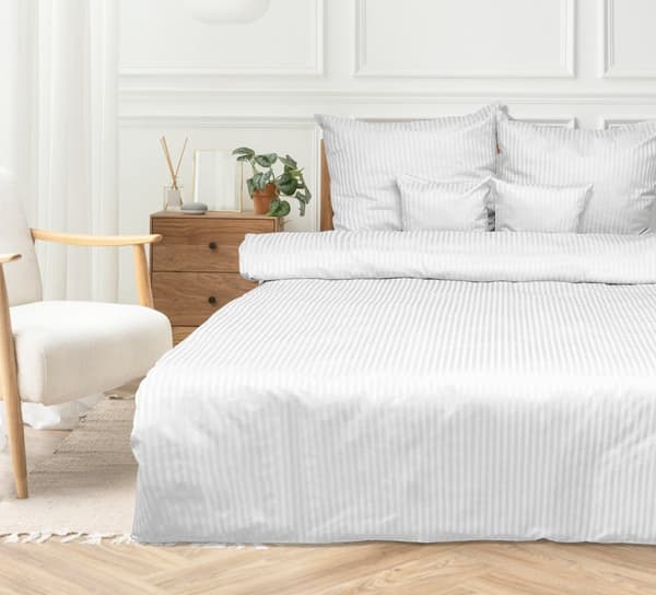 Sängset med vit damast, ränder 1 cm 220x200 +2x70x80 MATEX