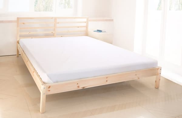 Brodeeratut vuodevaatteet lakanalla 200x220 valkoinen