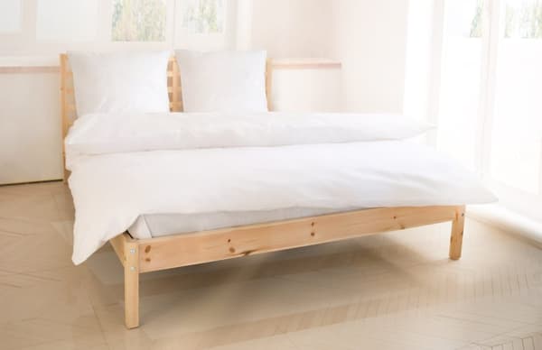 Brodeeratut vuodevaatteet lakanalla 200x220 valkoinen