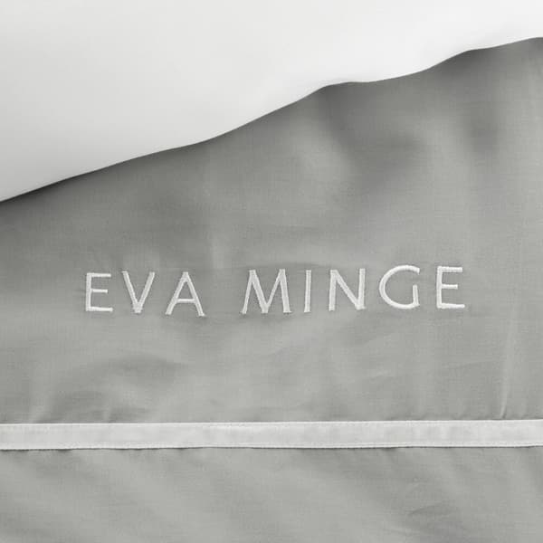 EVA satin sängkläder 160x200 Eva Minge Eurofirany grå vit passpoal broderad logotyp
