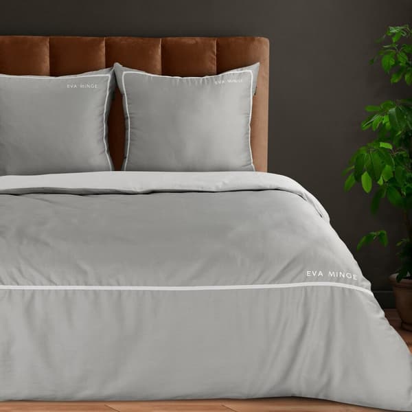EVA satin sängkläder 160x200 Eva Minge Eurofirany grå vit passpoal broderad logotyp
