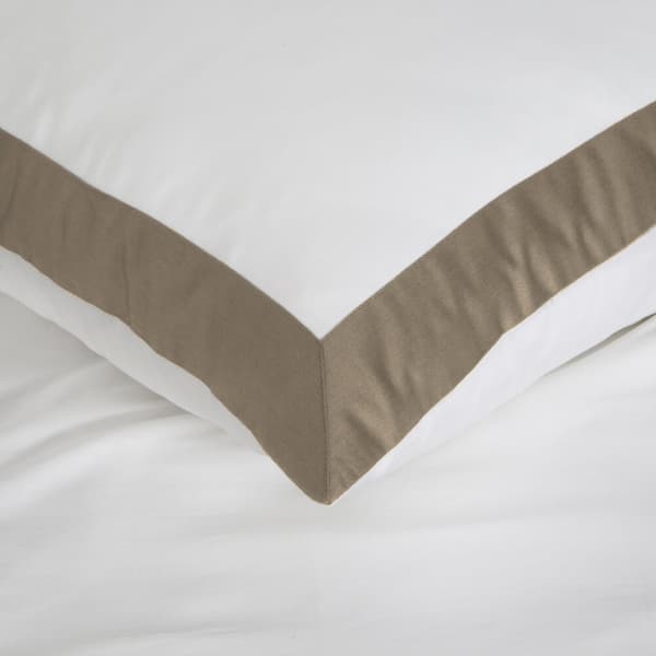 LAURA satin sengetøj 160x200 Eurofirany hvid mørk beige kant