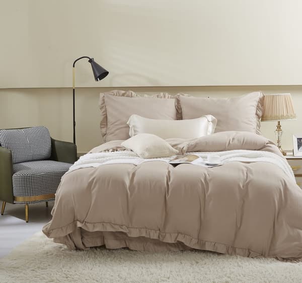 Ruffy sengetøj 140x200 beige med flæse